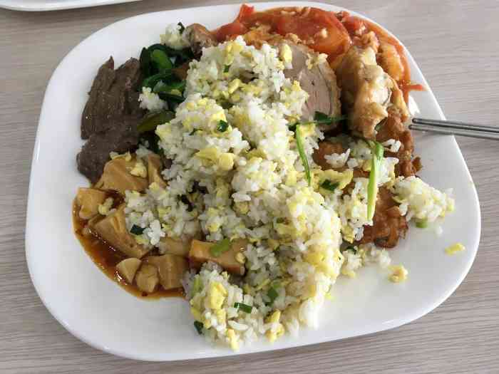 春晖园饭堂-"石锅饭:在环院食堂三楼噢 人气很高 味道.
