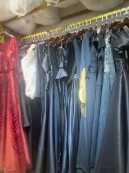 -月月婚纱礼服仓储店(王府井店)