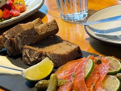 烟熏三文鱼配面包-The Diner X餐厅(青岛万象城店)