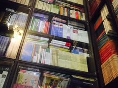 -钟书阁(松江泰晤士小镇店)