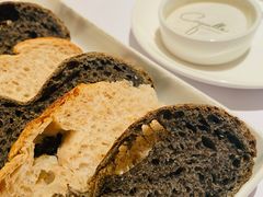 餐前面包黄油-壳里西餐厅Coquille Seafood Bistro(蒙自路店)