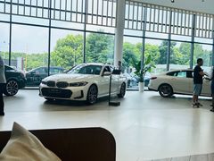 -上海宝宁宝马4S店