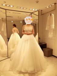 点击看大图 -GRACE KELLY婚纱与礼服(北京店)