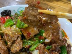 -歹歹的加个面过油肉拌面