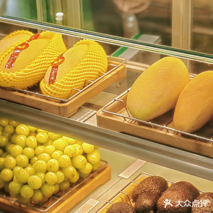 这家的用料太实在了,一整颗的牛油果和芭乐都不带含糊的‼️