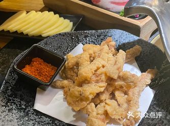 之前有跟朋友来过一次，很好吃，这次来也蛮多人，排队
