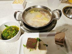 -龍歌自助小火锅(市北和达中心城店)