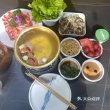 今天火锅吃撑了，超满足