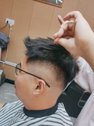 -纯剪男士理发馆·烫染专业店