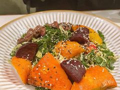 煎牛肉烤时蔬羽衣甘蓝沙拉-BAKER&SPICE(安福路店)