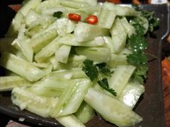 素拍黄瓜-吴氏老牌坊云南鱼豆花火锅店(通江街店)