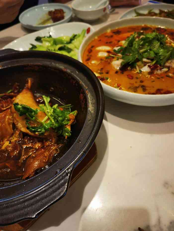 拾玖·融中餐厅(花园里店)-"昨天试营业,中午1点来的,到2点半菜才上.