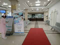 -上海大学附属上海和平眼科医院