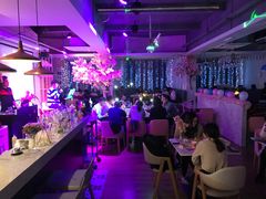 -樱花里音乐餐吧·牛扒椰子鸡(东圃店)