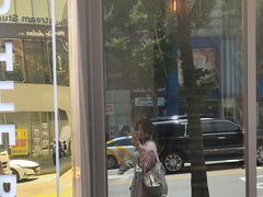 -BHC炸鸡(明洞总店)