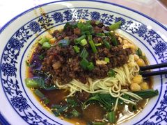 -渝之汇牛肉豌杂面