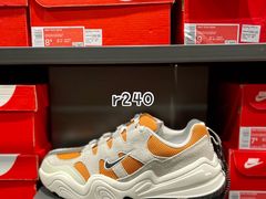 -NIKE上海青浦换季优惠店