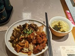 牛肉蕈油拌面-松鹤楼面馆(飞州国际广场店)