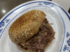 烧饼夹烧牛羊肉-老爆肚满五香烧牛羊肉