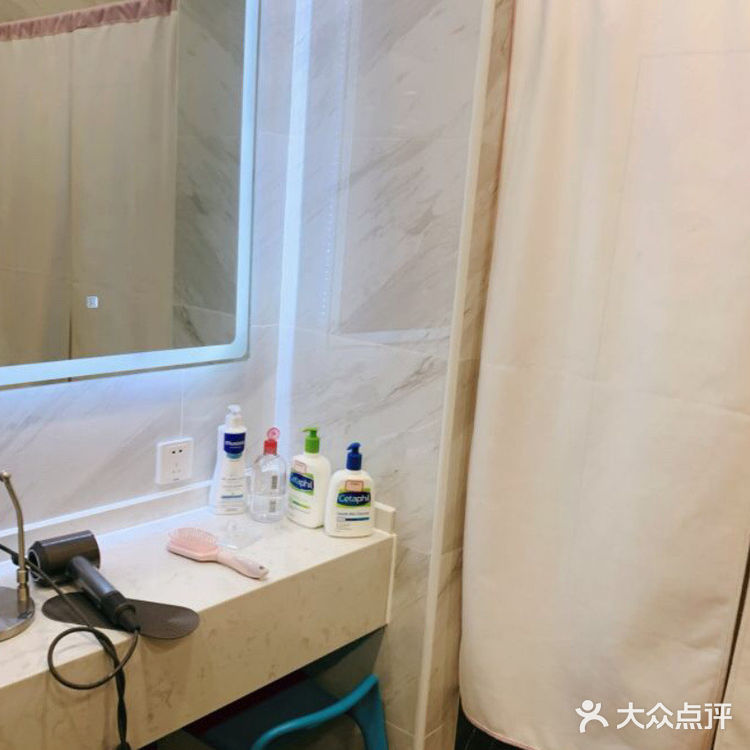 来龙格体验高端亲子游泳