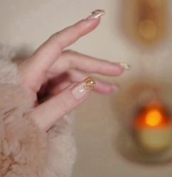 -悦指间美甲美睫