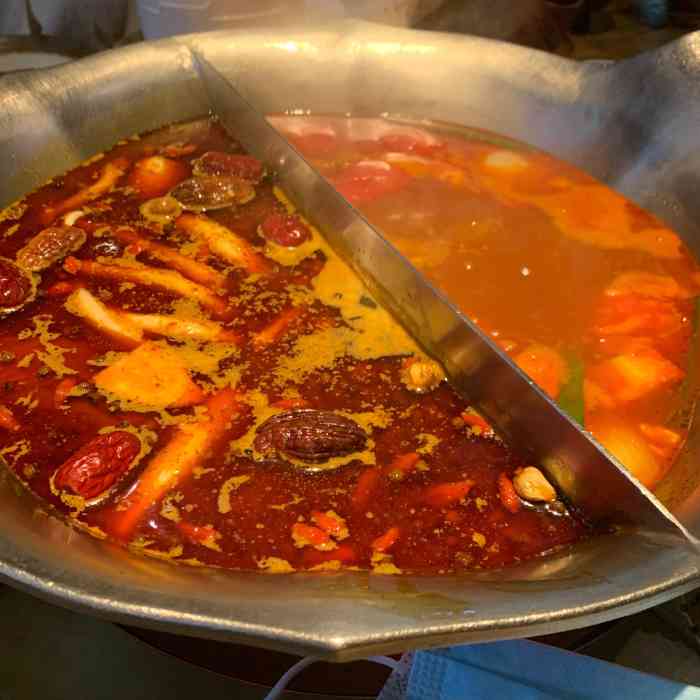 凑凑火锅·茶憩(无锡八佰伴店)-"做2块钱的公交来吃200块钱的凑凑