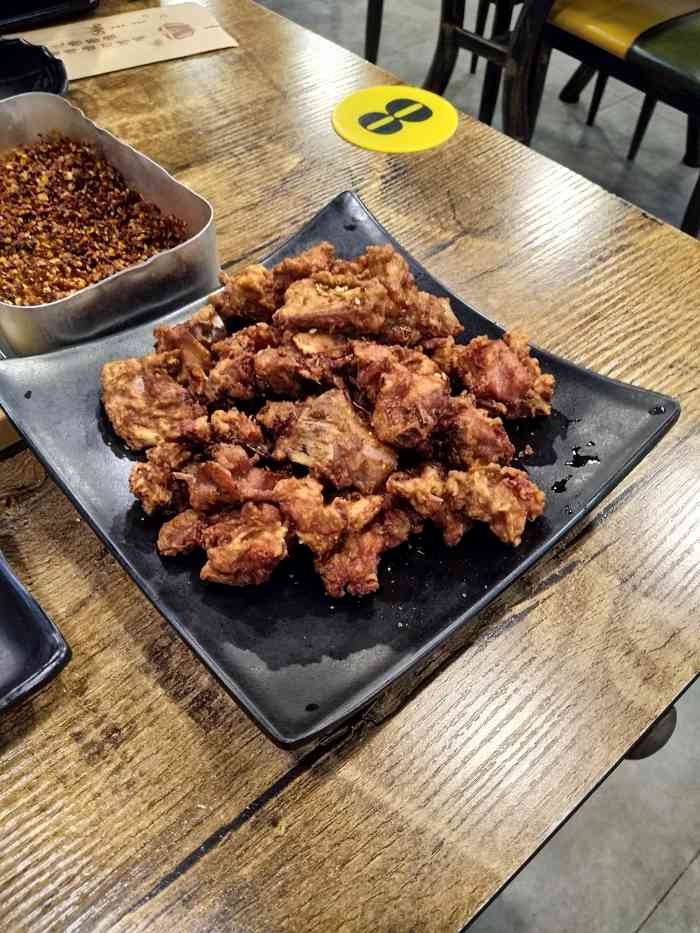 還有鐵地瓜,84酒雪梨,烤串,炸雞架有點qq雞架的味道.