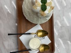 榴莲肉加榴莲冰淇淋-丹礼糖甜品