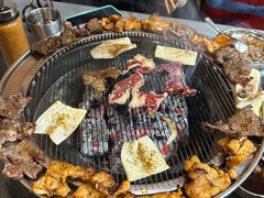 -围炉肉舍•炭烤活鳗•丹东海鲜烤肉(步行街店)