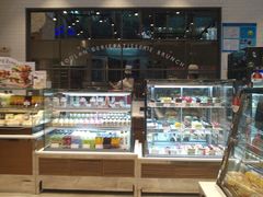 面包甜点陈列柜-巴黎贝甜(常德路店)