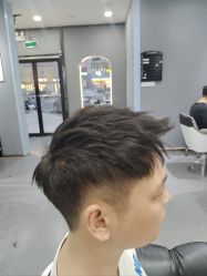 -艺格造型染发烫发