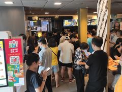 等位区-麦当劳(新华路步步高店)