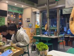 -山野的朋友露营炭火烤肉