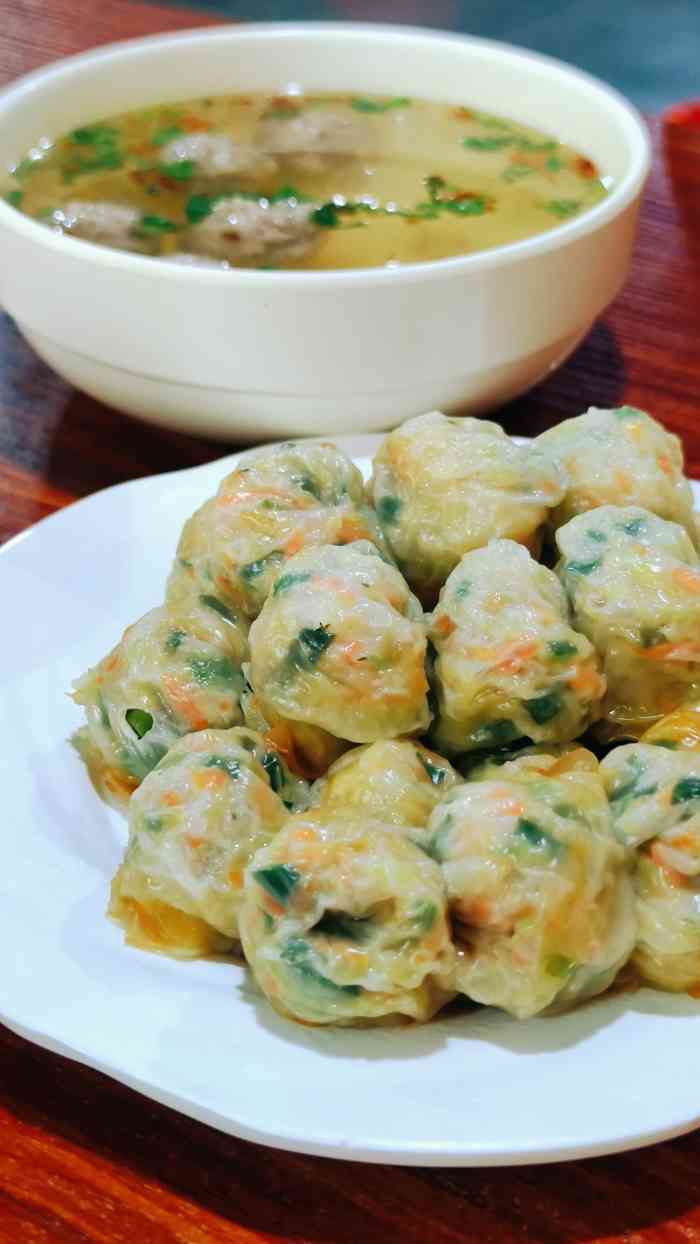 何记三饶饺09冲着大众点评的小吃排行榜和推荐找了这小吃店