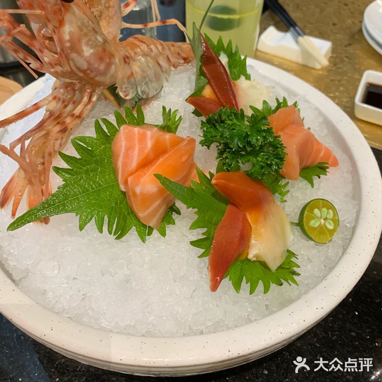 中午和朋友来吃的，还是以前的味道，食材新鲜