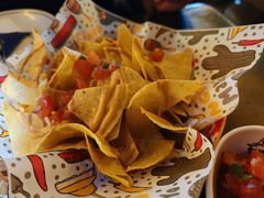 墨西哥玉米片配莎莎-Famous肥猫墨西哥音乐餐吧(五棵松华熙LIVE店)