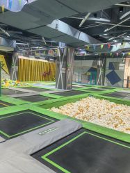 -反弹蹦床公园·亲子乐园·团建·派对(尚品奥莱店)