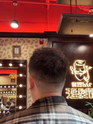 -东方先生国潮男士理发馆