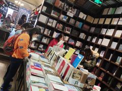 -钟书阁(松江泰晤士小镇店)