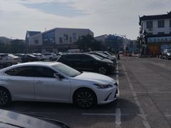 -朱家角影剧院-地面停车场