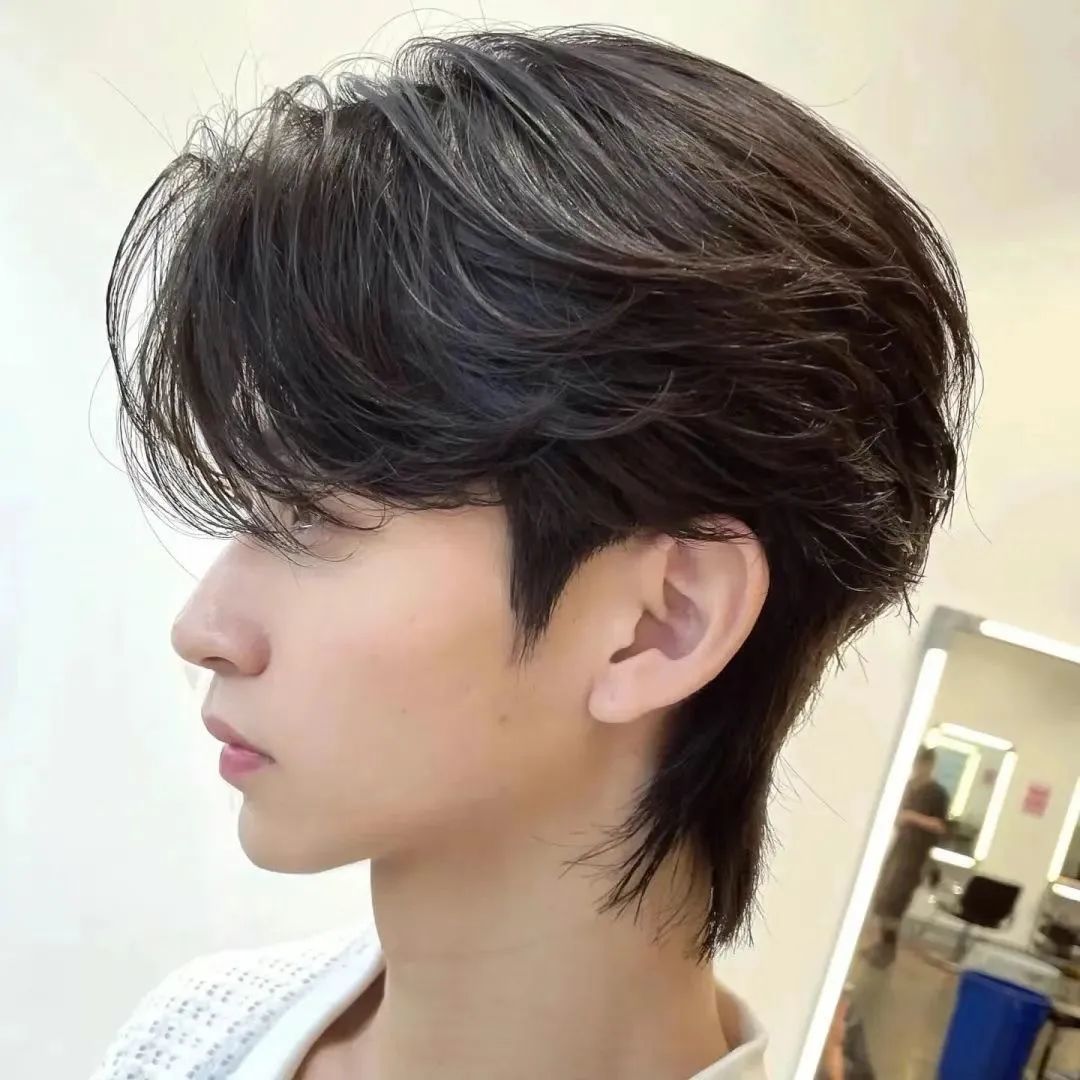 《男士狼尾发型:个性与时尚的碰撞》