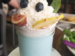 蓝色精灵优格奶昔-MIKAKU(万达广场上海宝山店)