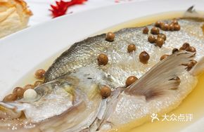 Golden Sauce Steamed White Fish from Qiandao Lake