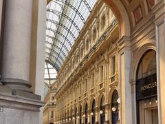 -文艺复兴百货(米兰大教堂广场店)