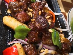 铁板松子牛肉粒-蜜桃餐厅·伴山(绿宝广场店)