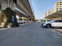 -佘山地铁站-停车场