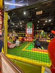 -蹦蹦跳跳(新奥购物中心店)