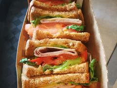 -星巴克臻选(莘庄仲盛店)