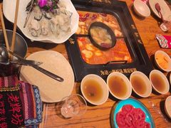-老牌坊云南鱼豆花火锅(爱建店)
