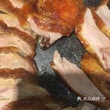 。哇噻他们家的烤鸭简直太好吃了，黄瓜的分量也很足